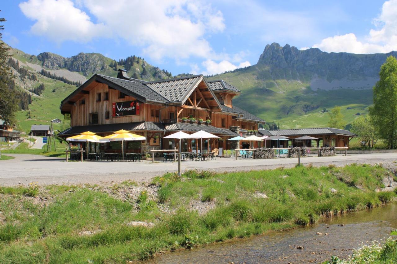 Chalet Hotel Vaccapark Le Praz de Lys Bagian luar foto