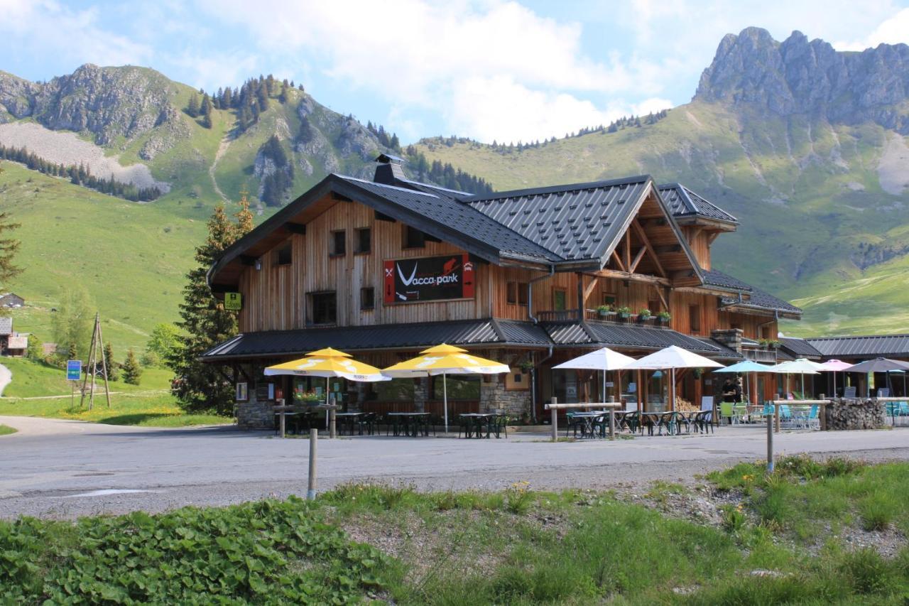 Chalet Hotel Vaccapark Le Praz de Lys Bagian luar foto